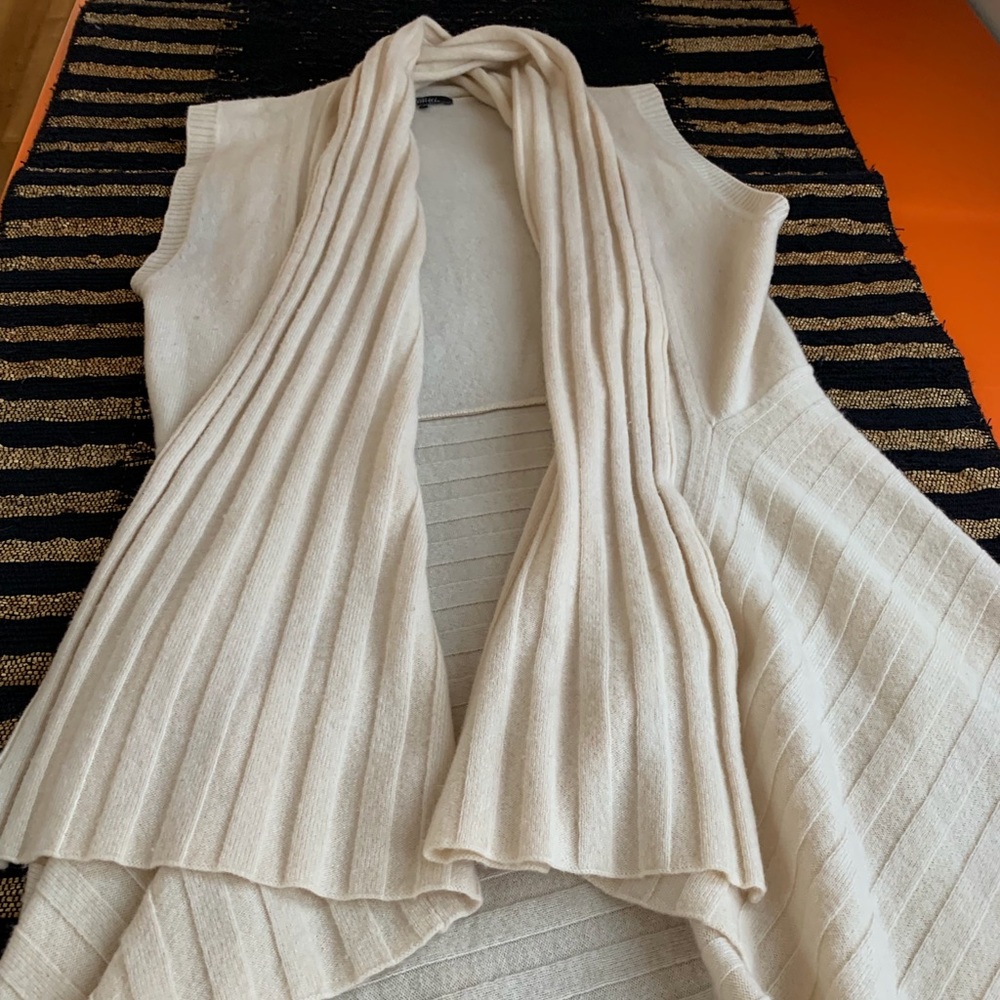 Amici Cream 100% Cashmere sleeveless cardigan tunic